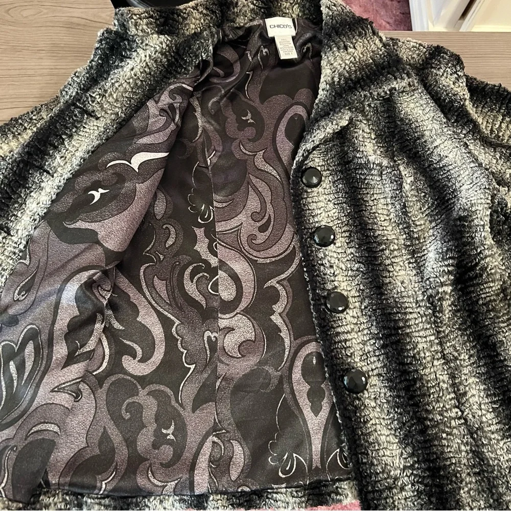 LIKE new coat🖤 - Picture 3 of 7